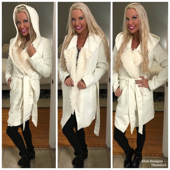 LAST 1! 💕Stunning White Coat with Faux Fur Lapel! - Picture 2 of 3